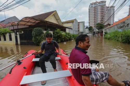 Hundreds of Homes in Petogogan, South Jakarta Submerged by Flooding as Water Levels Reach One Metre
