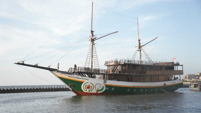 First Cry at Sea: Baby Born on Hospital Ship Serving East Kalimantan's Coastal Communities