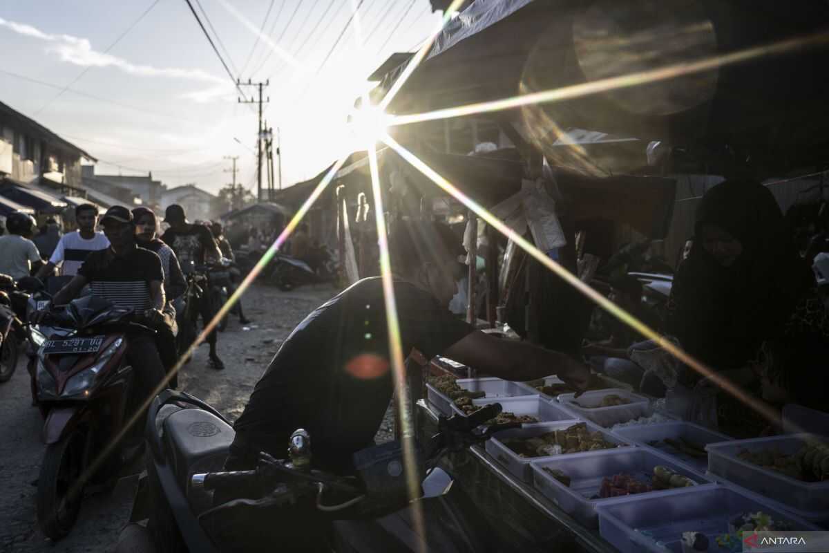 Sumatra Rising: Aceh Tamiang Residents Reopen Ramadhan Takjil Market