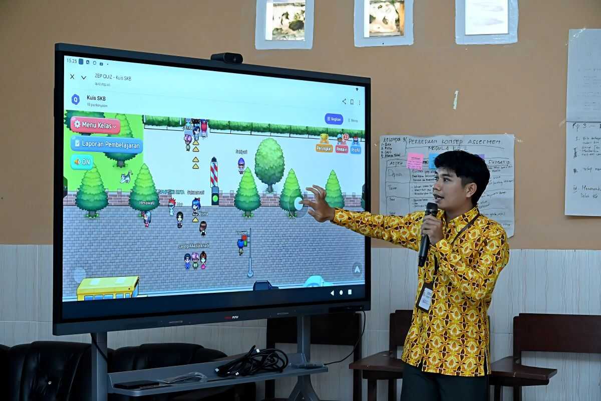 Interactive Flat Panels Reach Maumere, Creating Interactive Classroom Learning