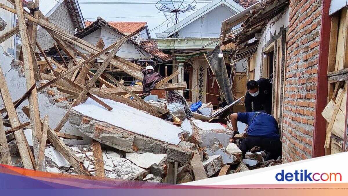 52-Centimetre Crater Found at Situbondo Firecracker Explosion Site