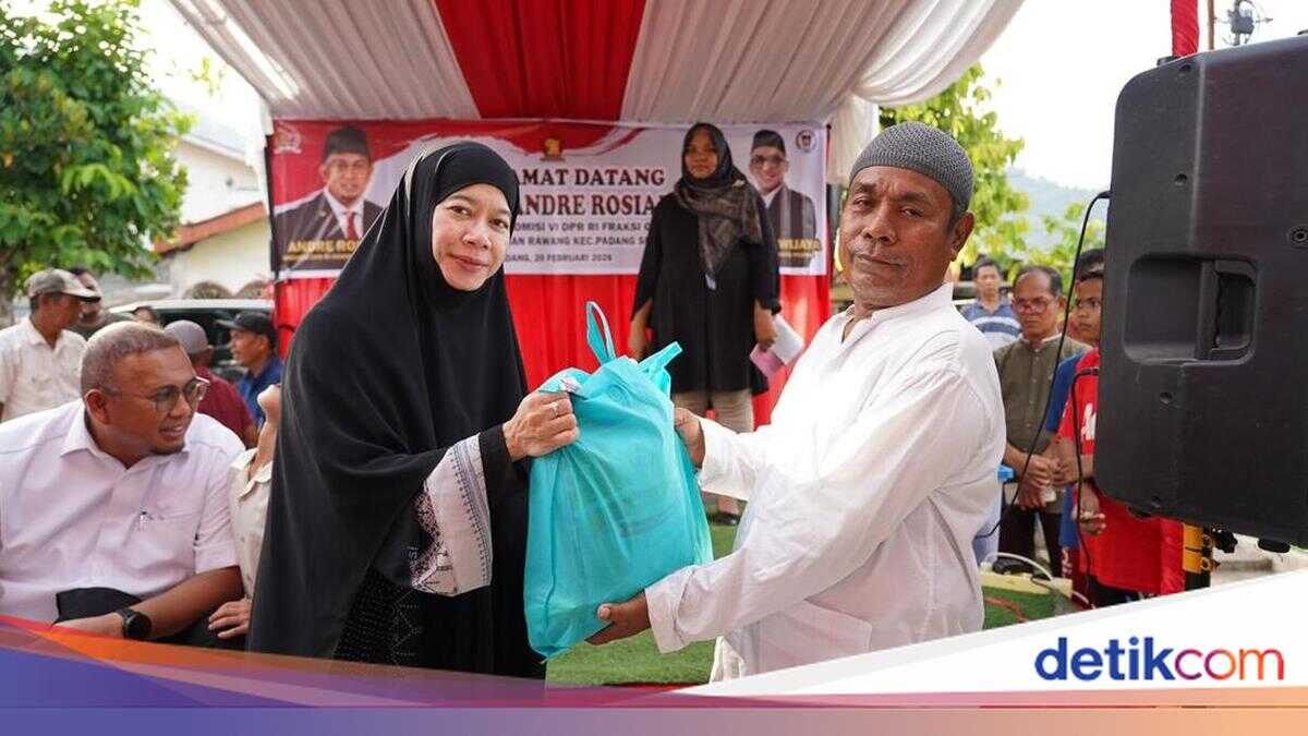 Andre Rosiade Distributes 1,000 Basic Food Packages to Rawang Residents, Announces Flood Mitigation Plans