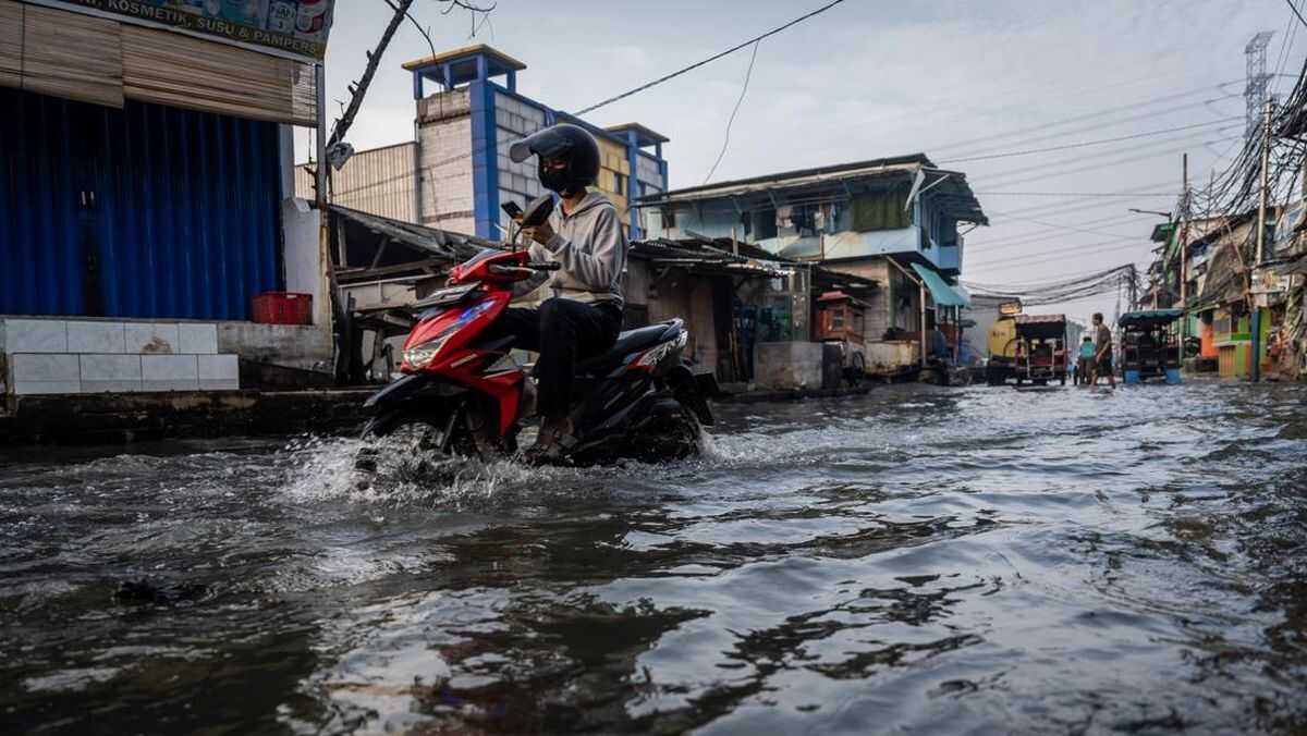 Tidal Flooding Inundates Tanjung Pasir in Tangerang, 521 Families Affected