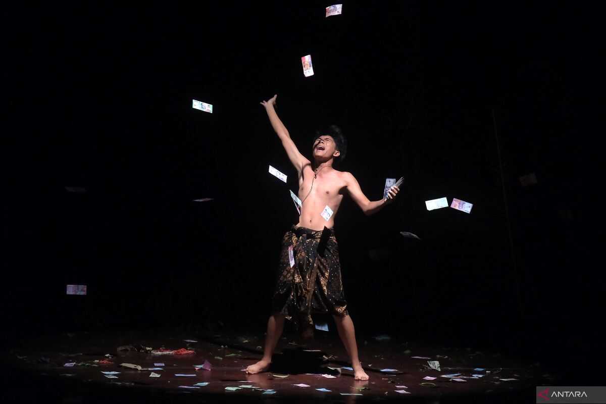 Theatre performances mark Balinese Language Month celebrations in Denpasar
