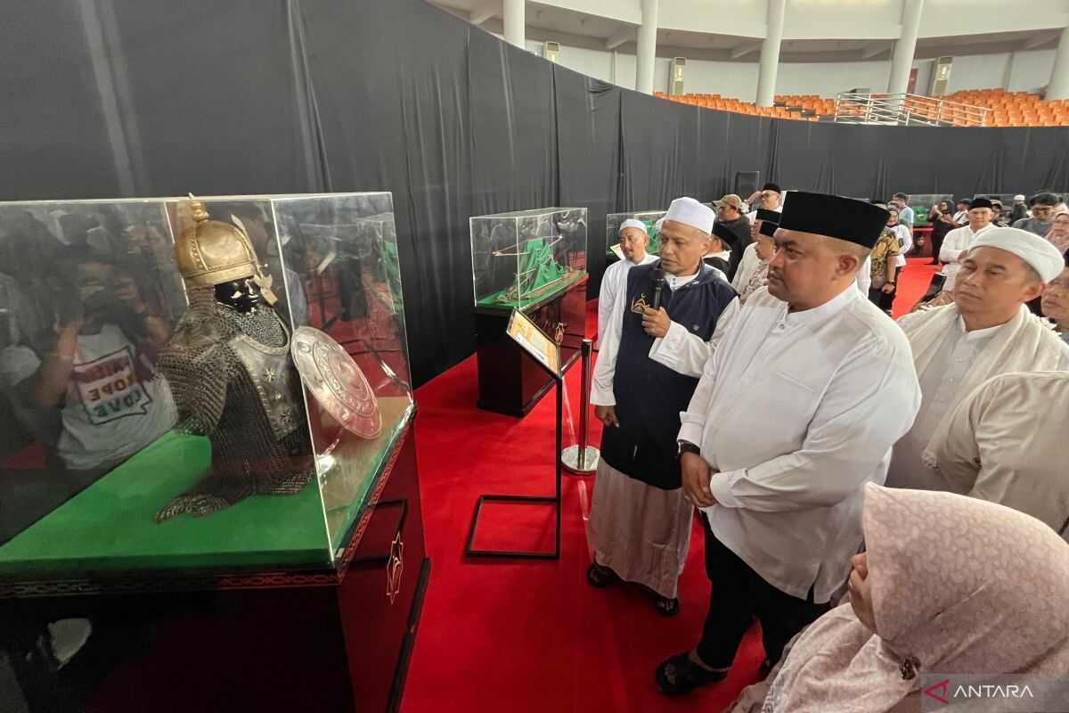 Prophet Muhammad's Hair and Sandals Exhibited at Pakansari Cibinong