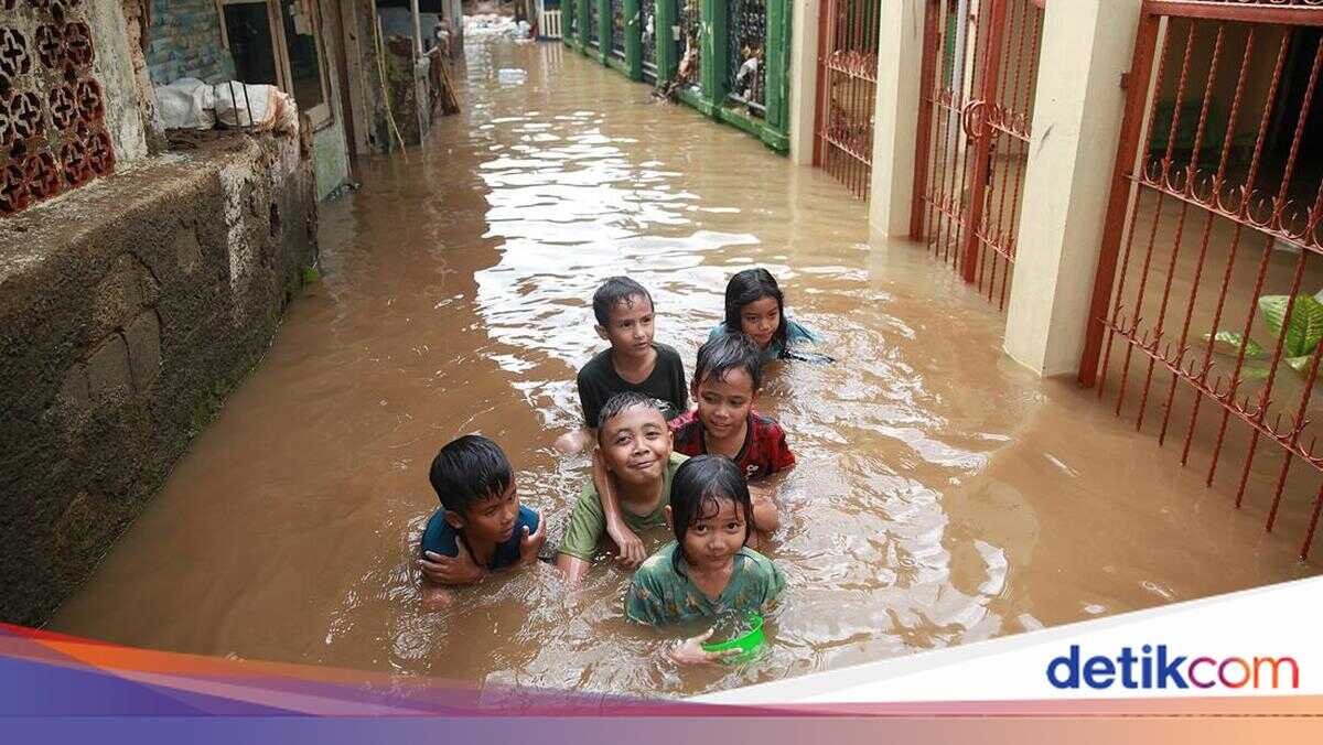 Pramono Reveals Causes Behind Jakarta Flooding Reaching 1.5 Metres