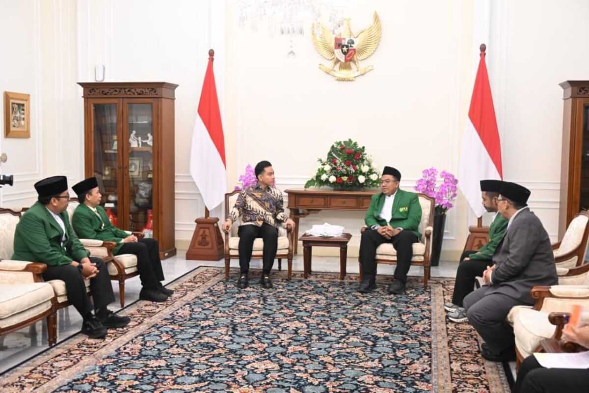 Gibran urges Islamic groups to safeguard unity