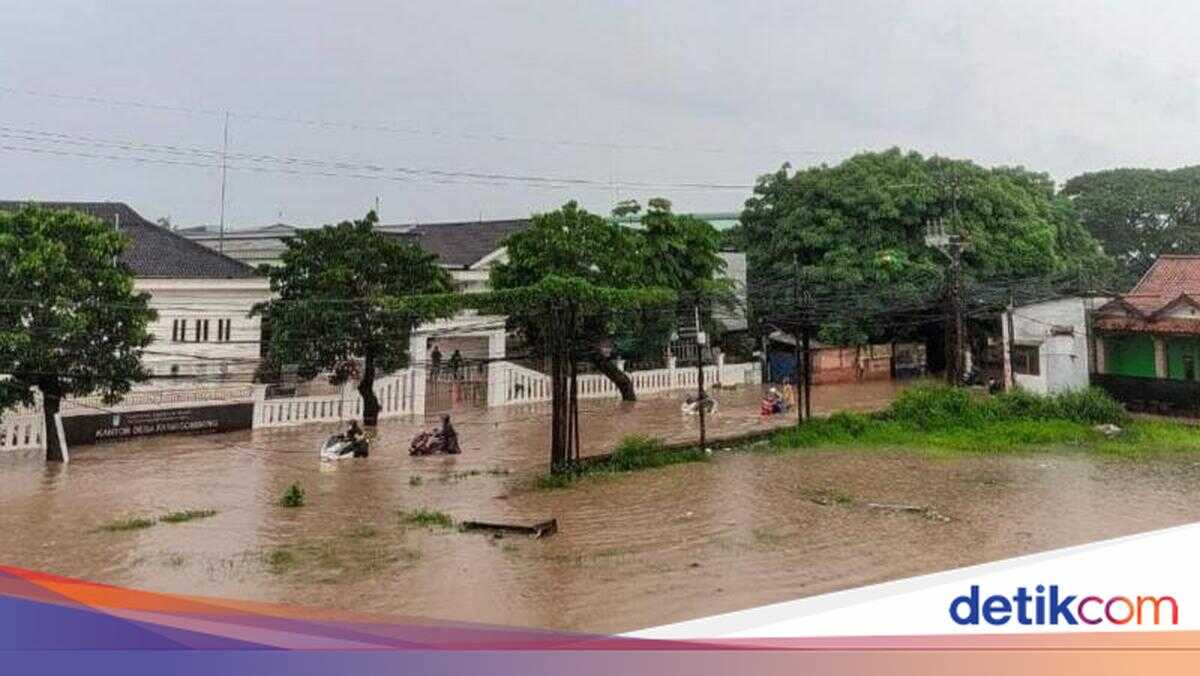 Floodwaters Yet to Recede: 19,408 Households in Bekasi Observe Fasting Amid Flooding