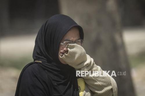 Aceh Tamiang Blanketed in Dust Particles Following Flash Flood Disaster as Respiratory Infection Cases Surge