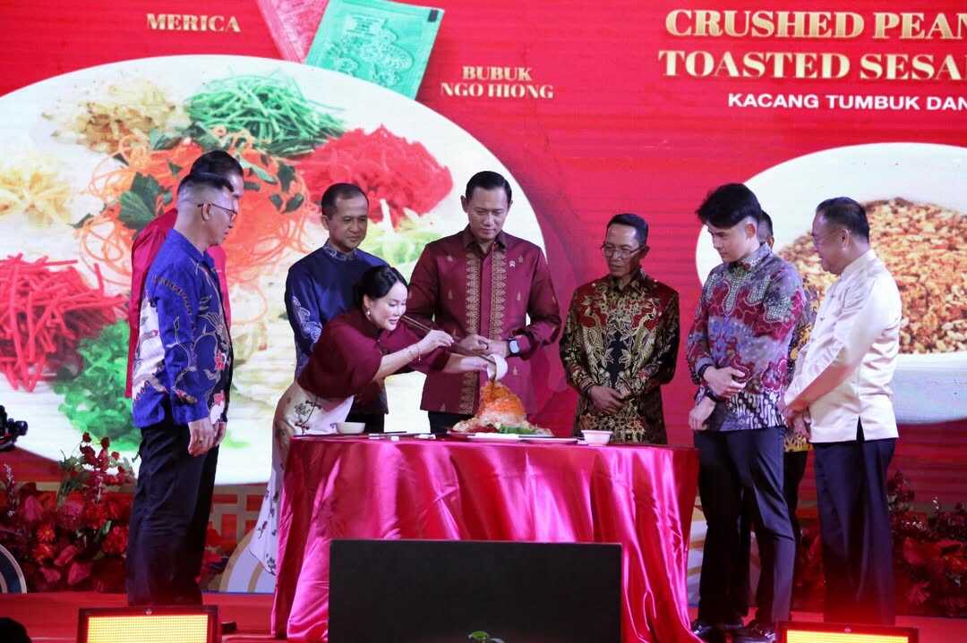 Ministers Celebrate Lunar New Year in Batam with Traditional Lo Hei Ceremony