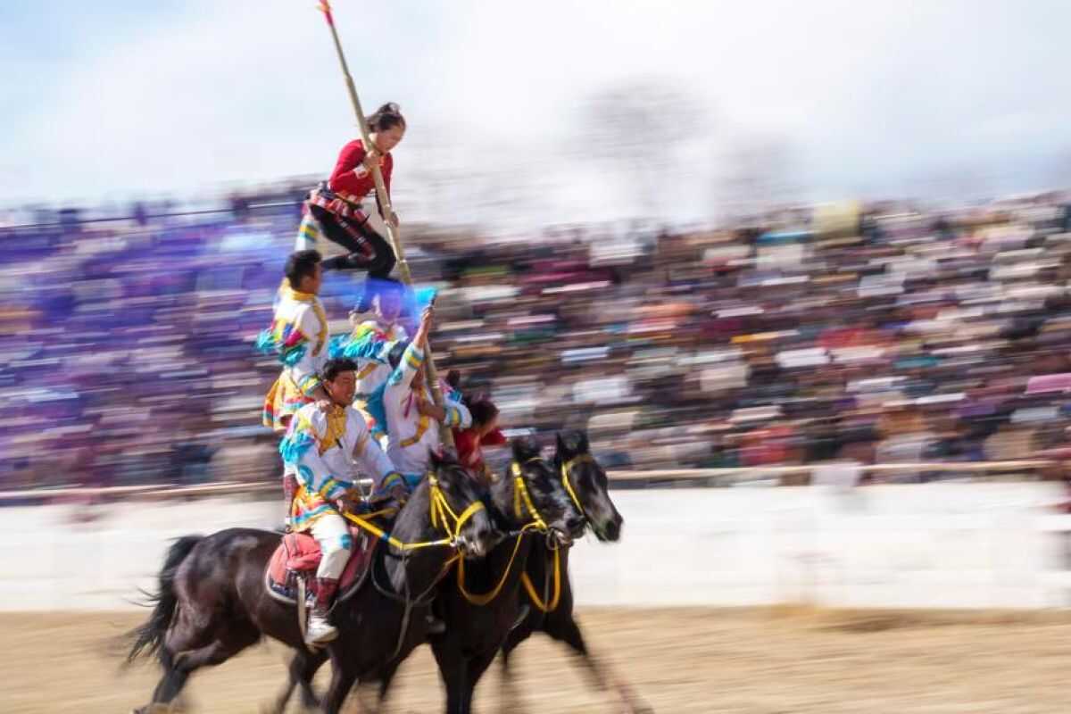 Lhasa Hosts Horse Riding Show to Celebrate Tibetan New Year