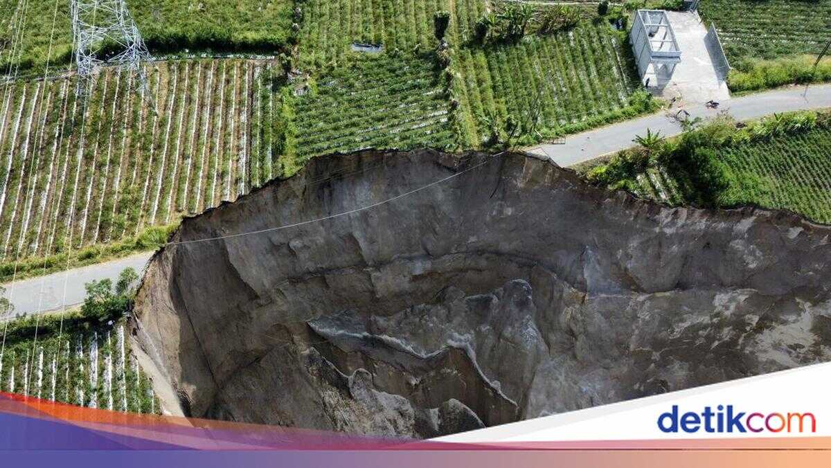 BRIN Reveals Giant Hole in Central Aceh Is Not a Sinkhole, Explains True Cause
