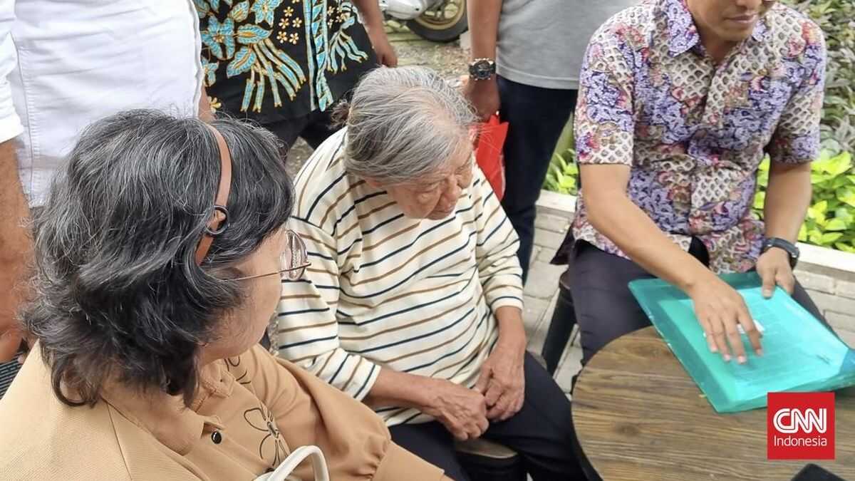 Offered Restorative Justice, Surabaya Grandmother Elina Refuses to Settle with Man Who Destroyed Her Home