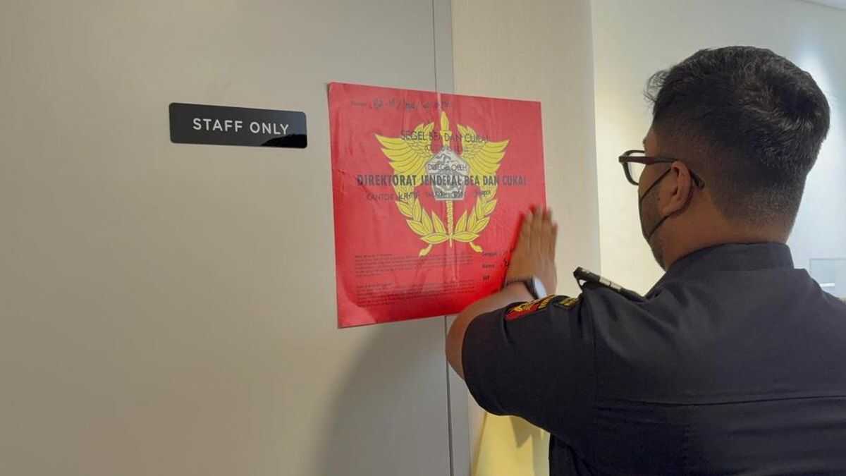 Customs Authorities Seal Luxury Jewellery Shop Bening Luxury in Pluit