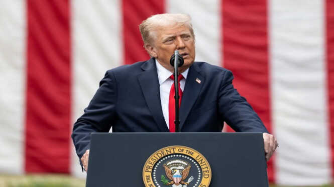 Donald Trump Takes Interest in Hunting for Aliens