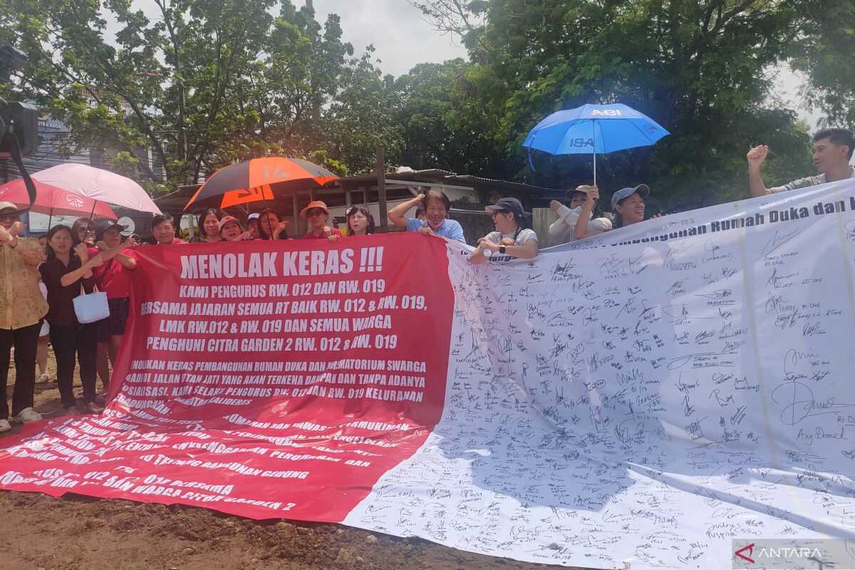 Residents Stage Protest Against Crematorium Construction Project in Kalideres
