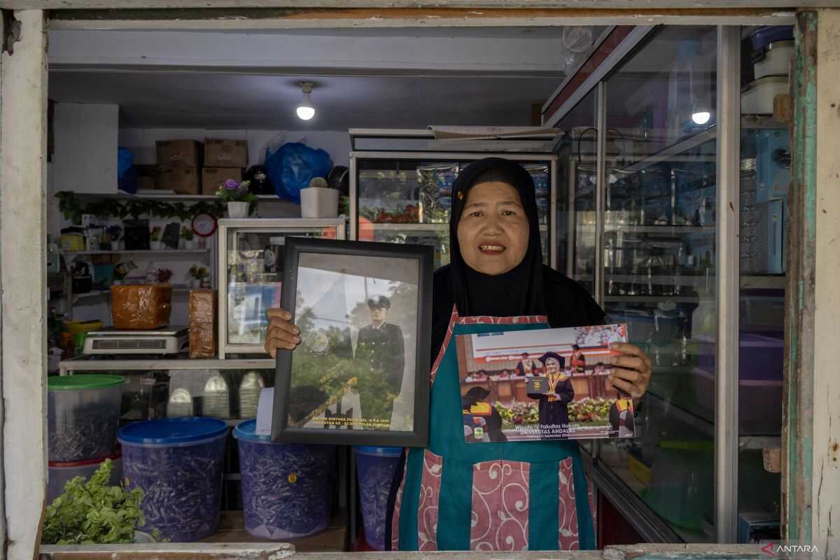 The bilih fish that produced graduates from the shores of Lake Singkarak
