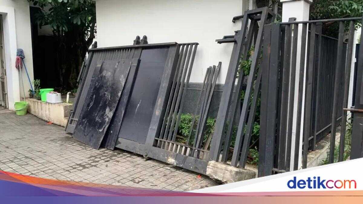 Jusuf Kalla's Daughter Explains Drunk Driver Crashed into Her Home's Fence