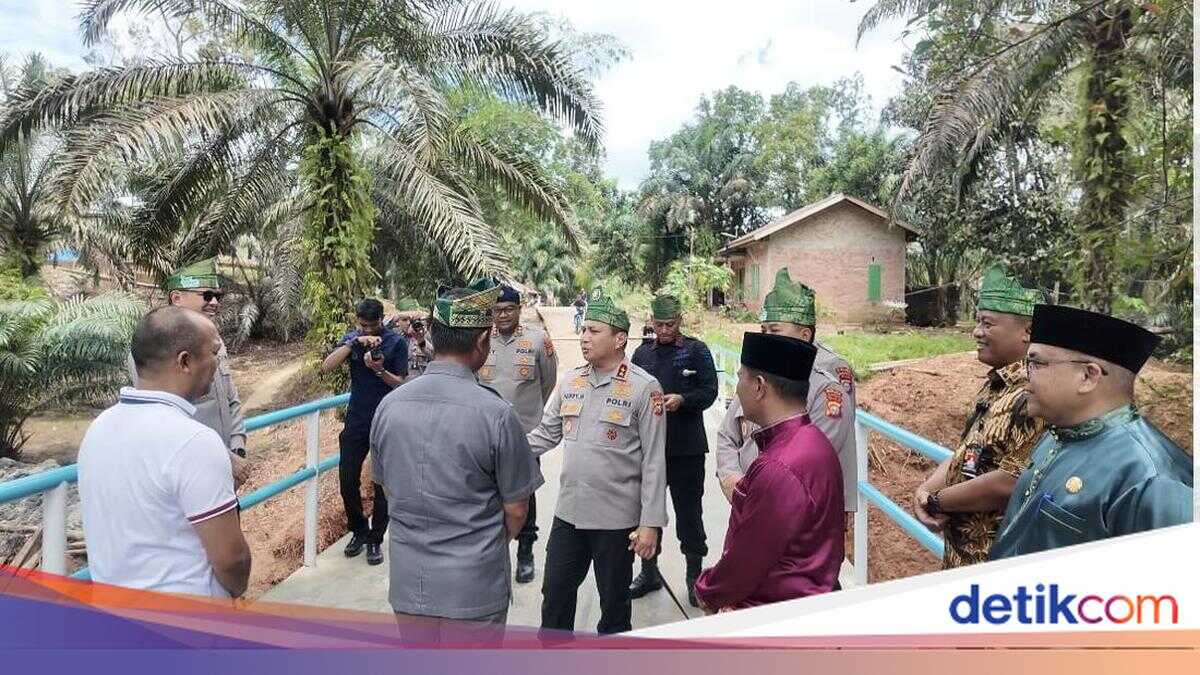 Riau Police Chief Visits Kampar, Urges Acceleration of Bridge Construction