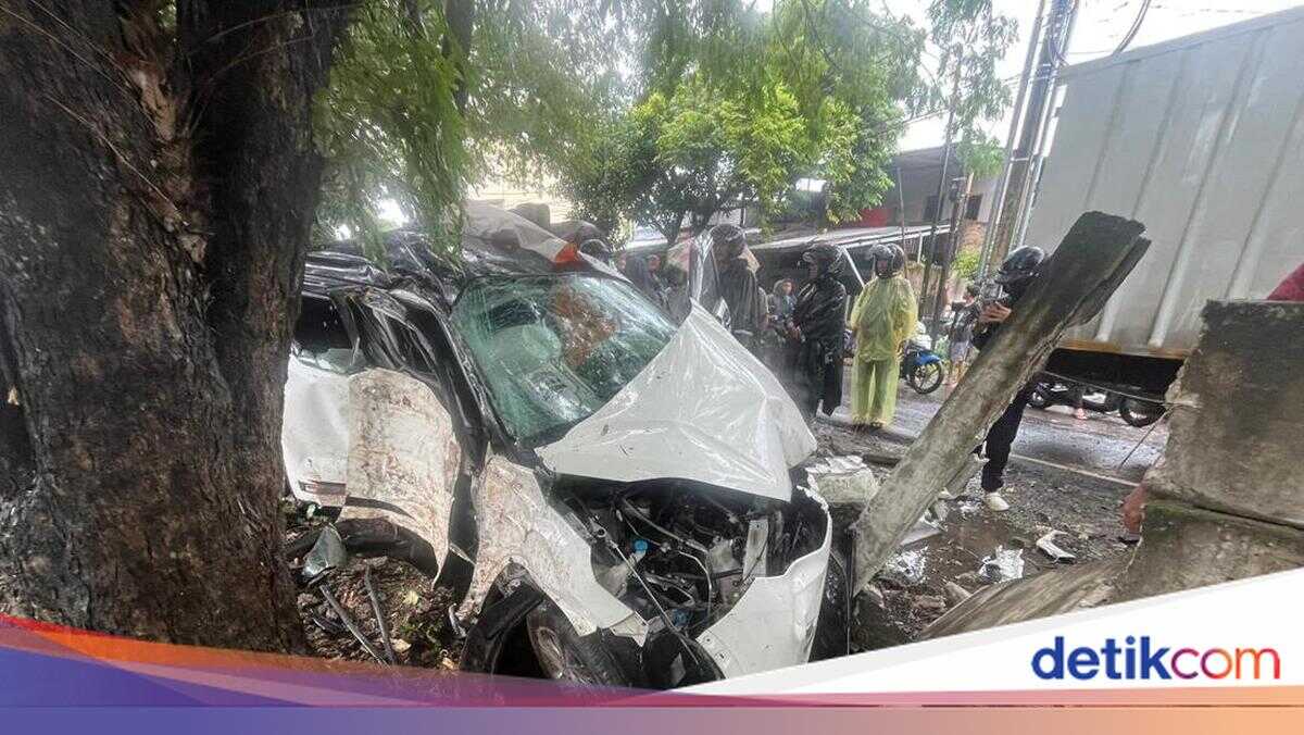 Wife of South Sulawesi DPRD Member Killed After Car Crashes into Makassar Toll Road Barrier