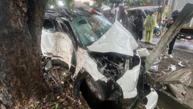 Wife of South Sulawesi DPRD Member Killed in Makassar Toll Road Accident, Vehicle Severely Damaged
