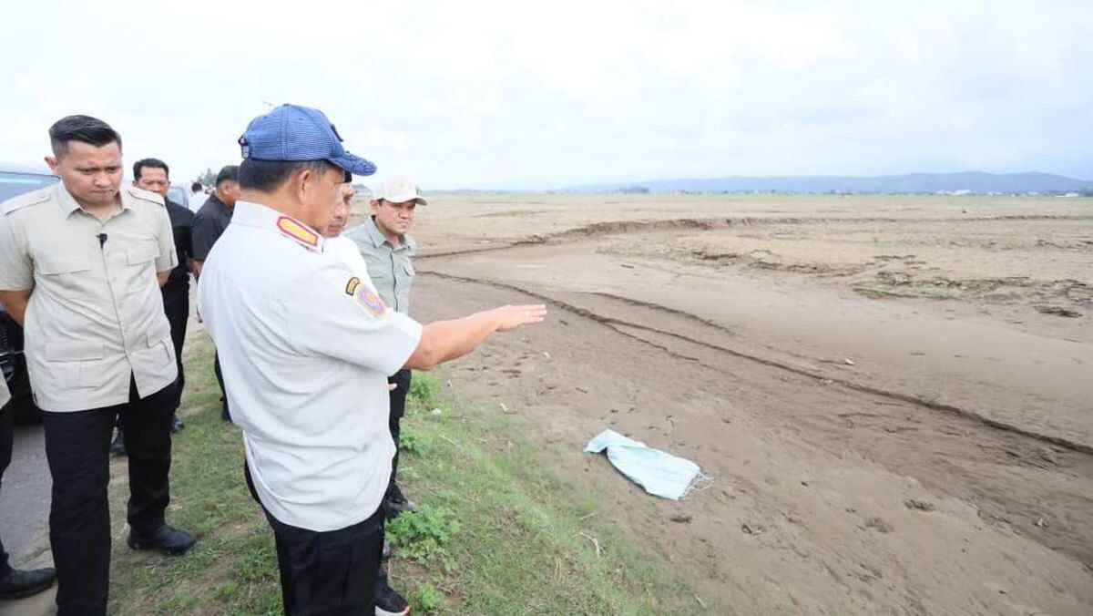 Tito Reports 1,500 Hectares of Rice Fields Still Buried in Mud After Inspecting Pidie Jaya