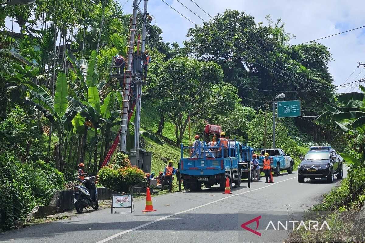 PLN UP3 Jayapura Conducts Integrated Maintenance to Anticipate Severe Weather