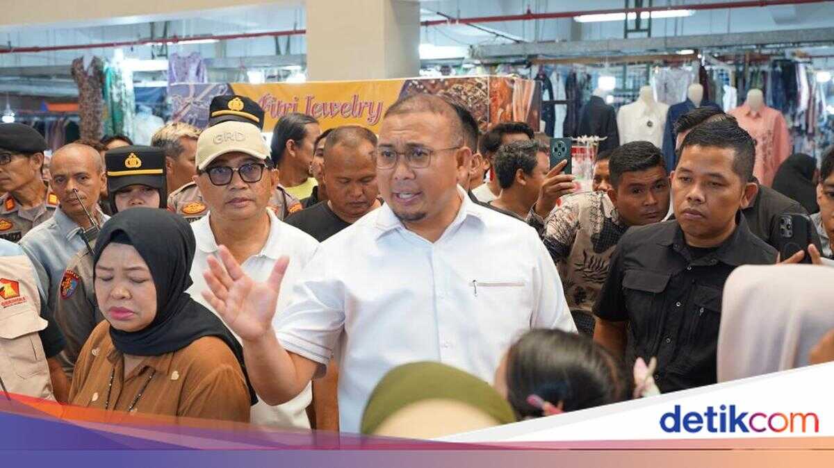Andre Rosiade Conducts Surprise Inspection at Padang Raya Market Phase VII, Traders Complain of Low Footfall and Illegal Levies