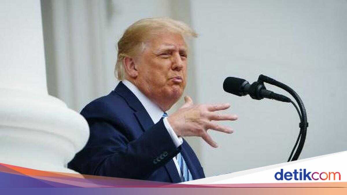 Trump to Send Hospital Ship to Greenland