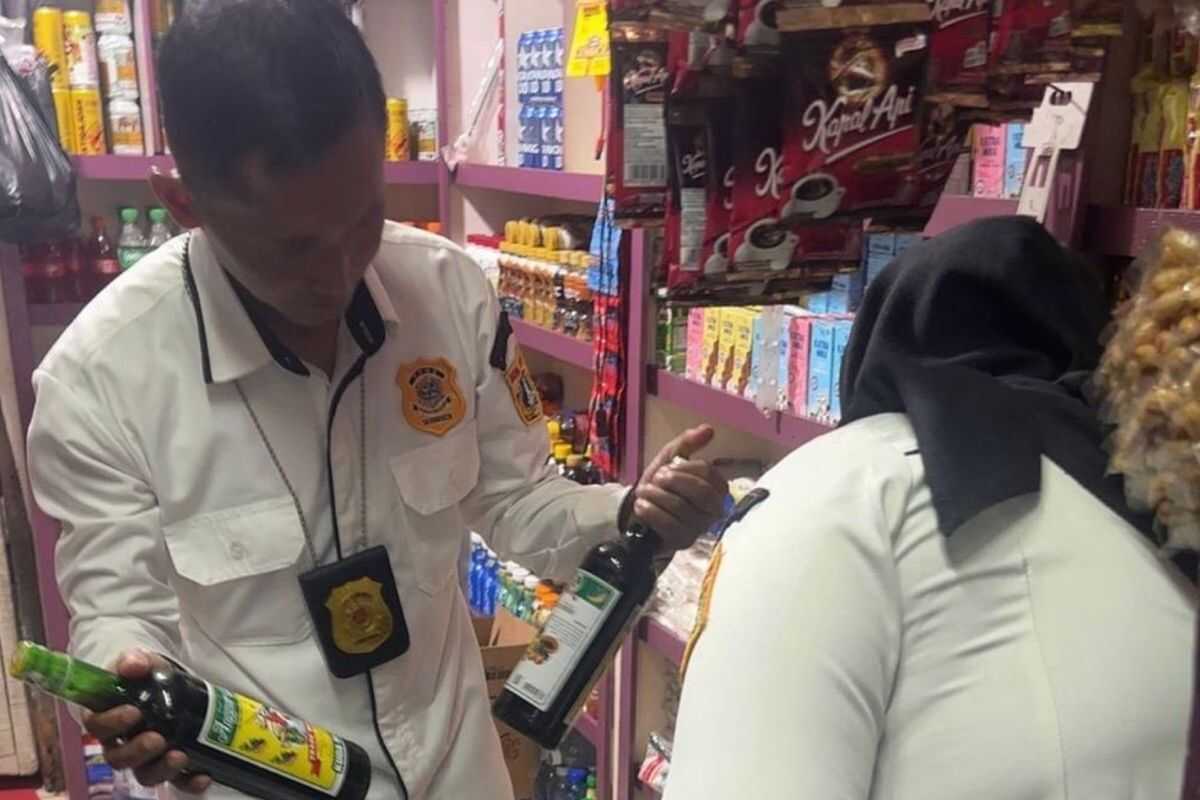 Joint Task Force Raids Illicit Alcohol in North Jakarta Ahead of Ramadan