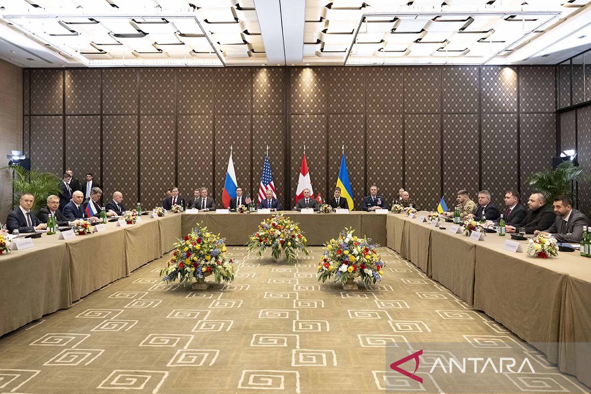 Zelensky Says Ukraine Will Do Everything to Achieve Peace