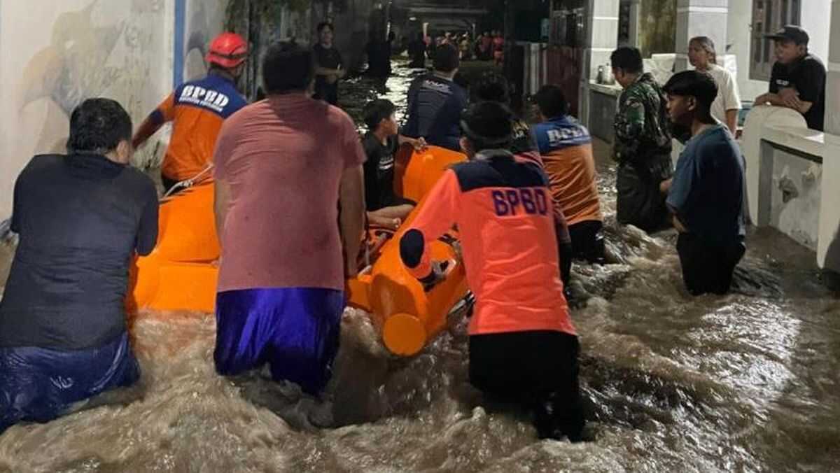 Probolinggo Floods: Five Sub-Districts Affected, Water Levels Reach 1.5 Metres