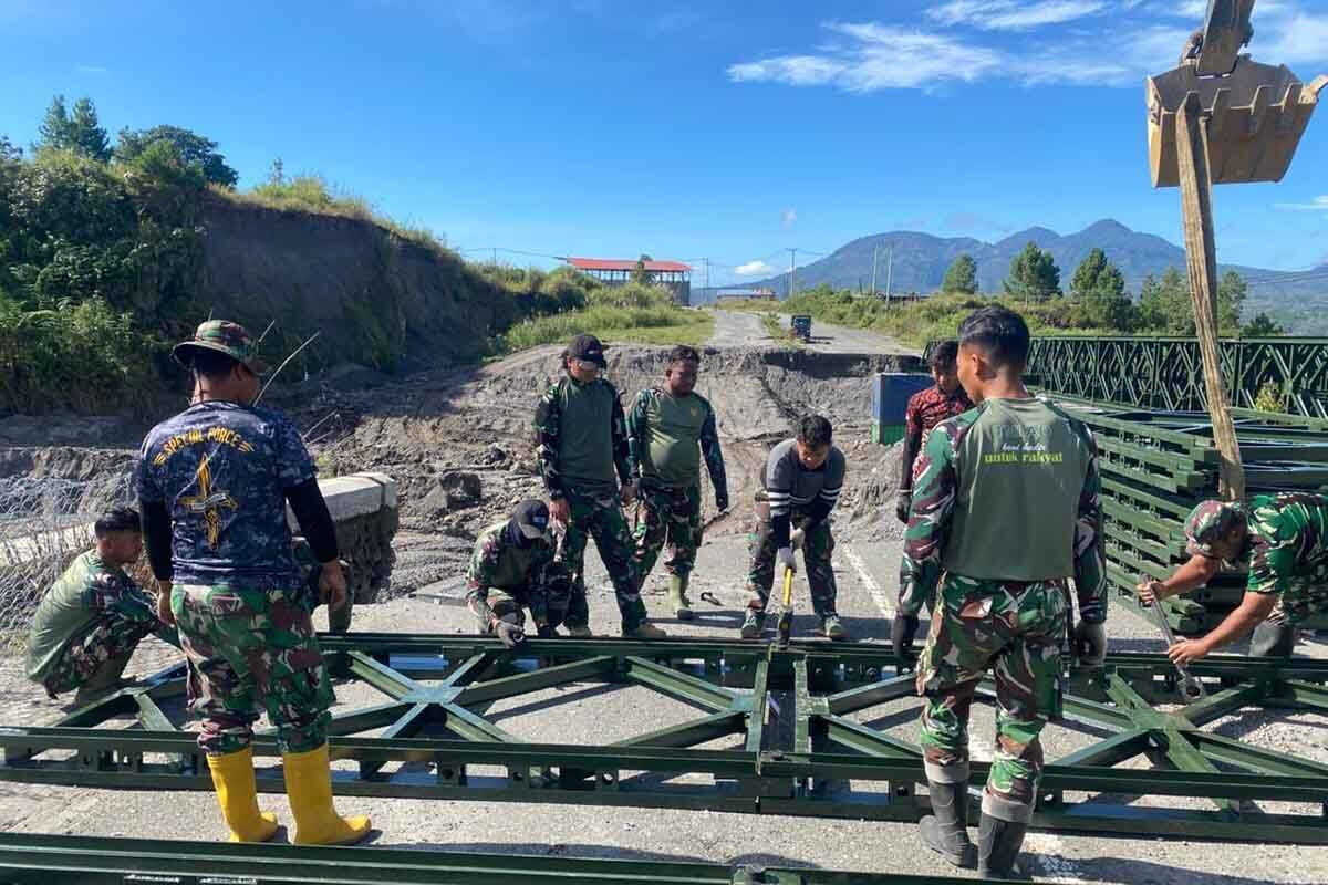 Indonesian Military Builds Bailey Bridge in Bener Meriah to Accelerate Disaster Recovery