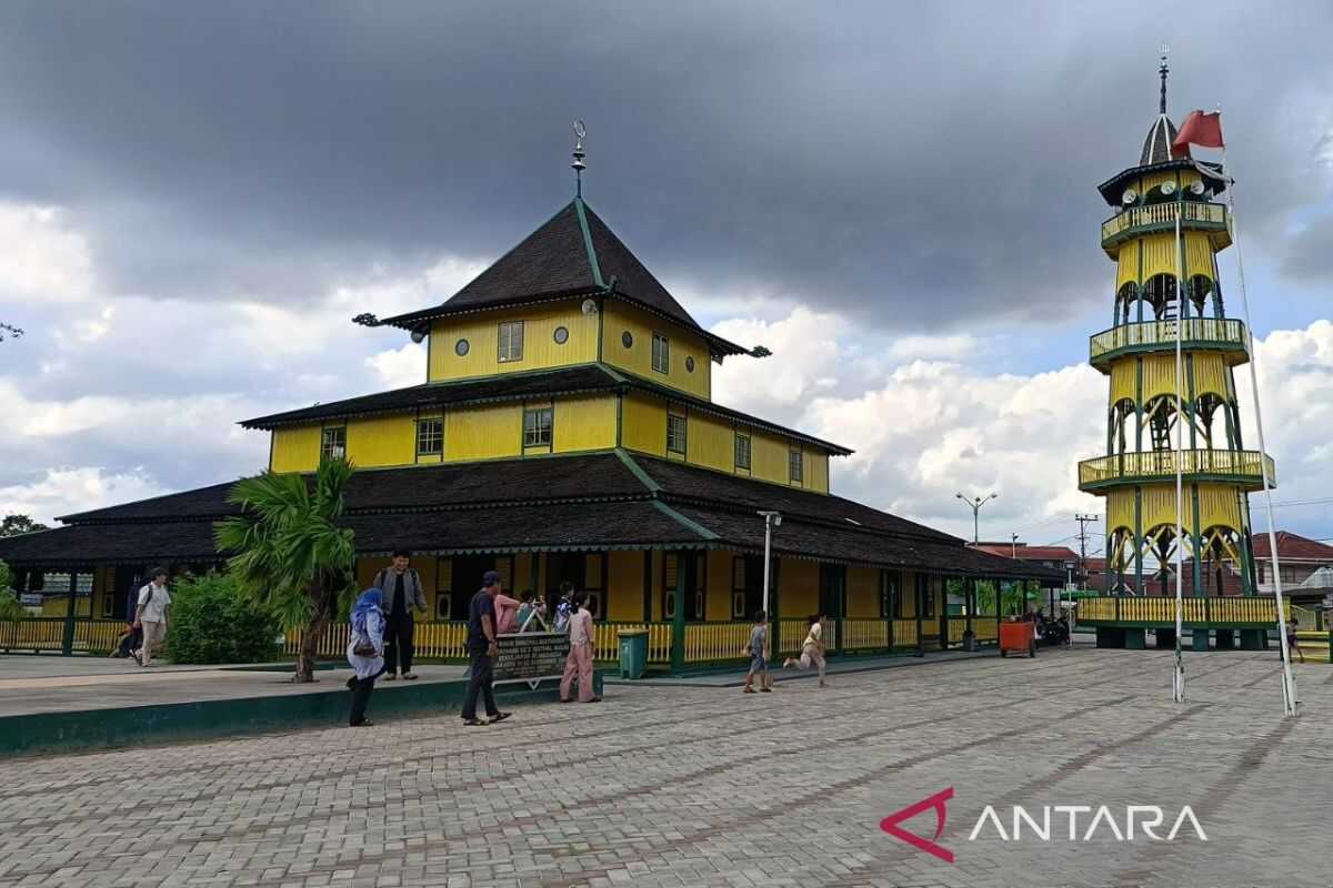 The Cleric Who Transformed a Den of Vice into Samarinda's Oldest Centre of Worship