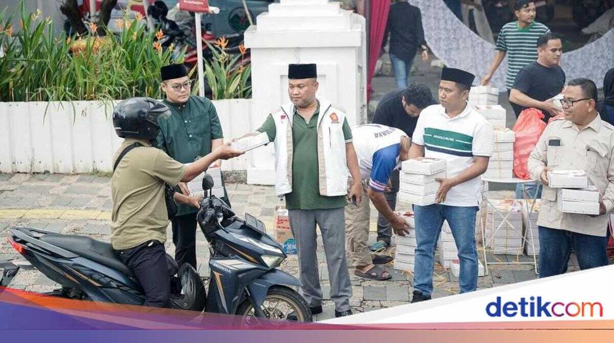 On Prabowo's Instructions, Gerindra North Sumatra Distributes 1,000 Takjil Packages Daily
