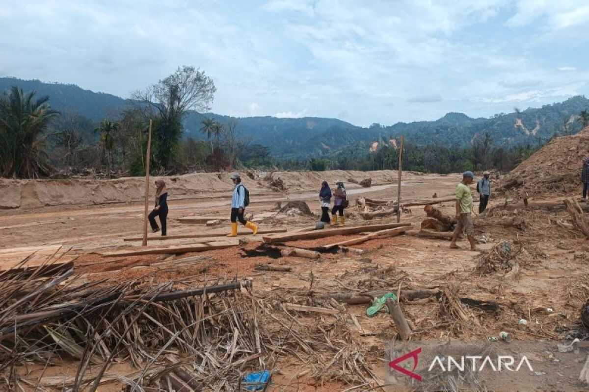 Central Tapanuli District Government Verifies Data on Homes Damaged by Flash Floods