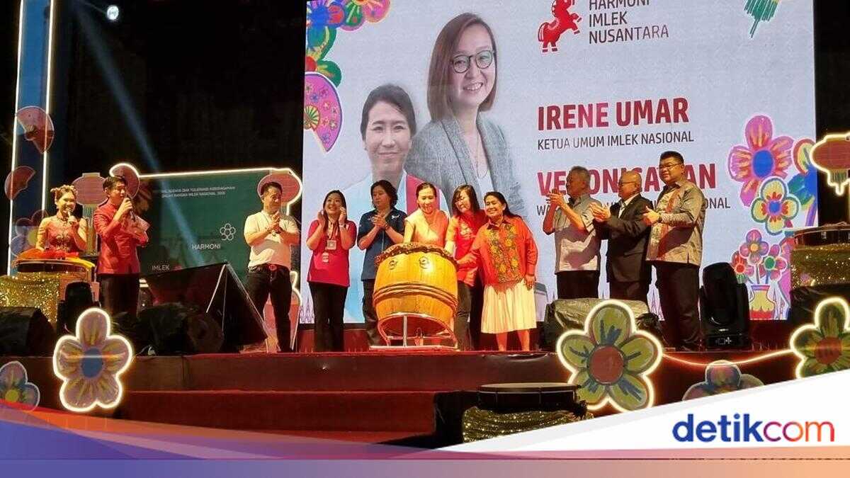 Deputy Ministers Irene Umar and Veronica Tan Open National Lunar New Year Festival in Central Jakarta