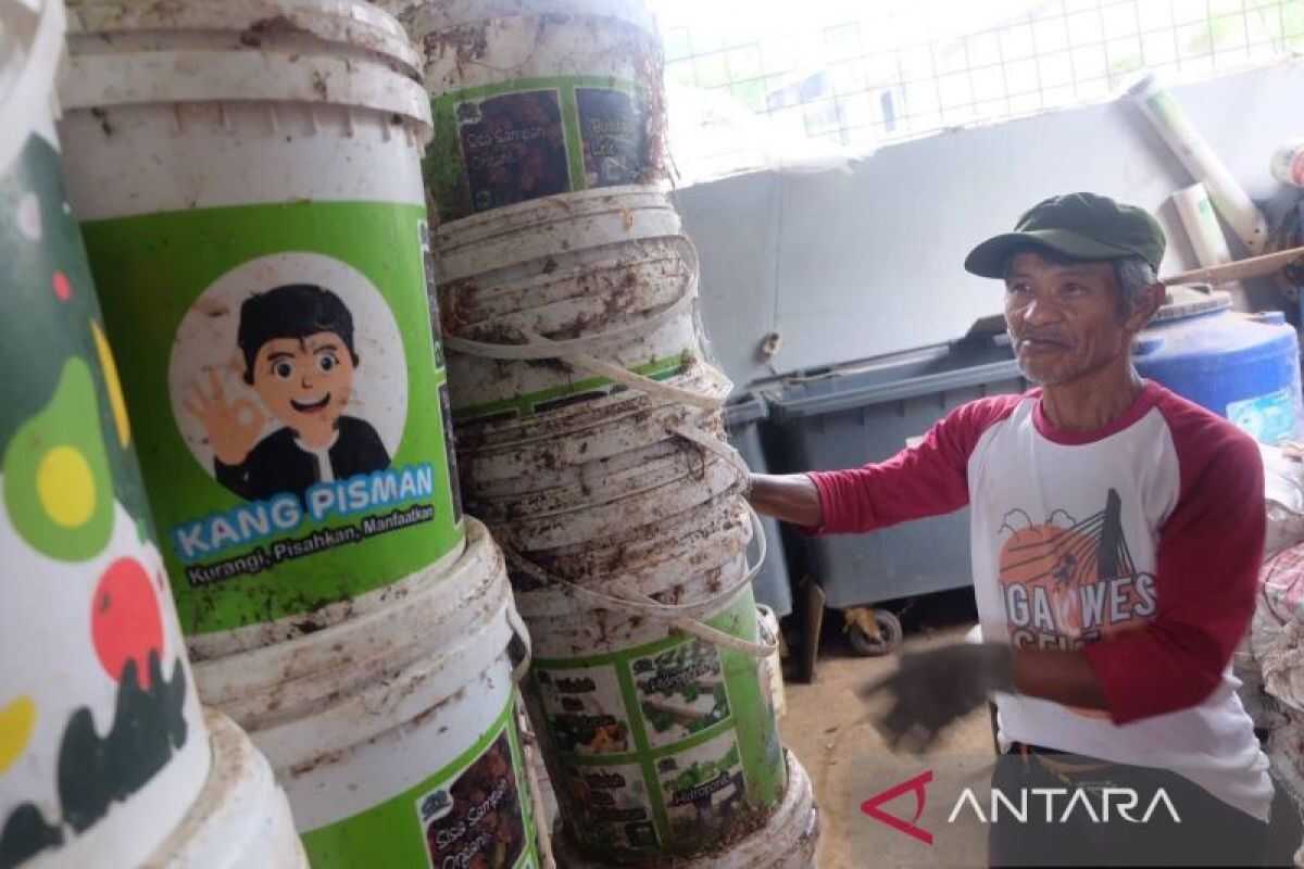 Bandung City Government Deploys Waste Sorting Officers in Every Neighbourhood