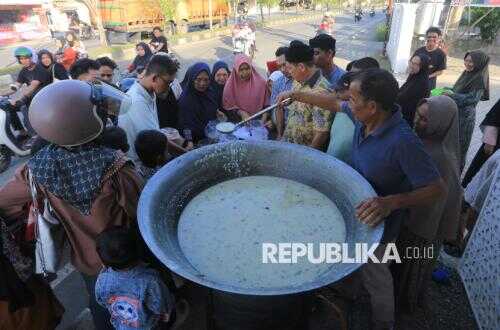 Hundreds of Portions of Bubur Kanji Rumbi Distributed Free to Meurebo Residents During Ramadan