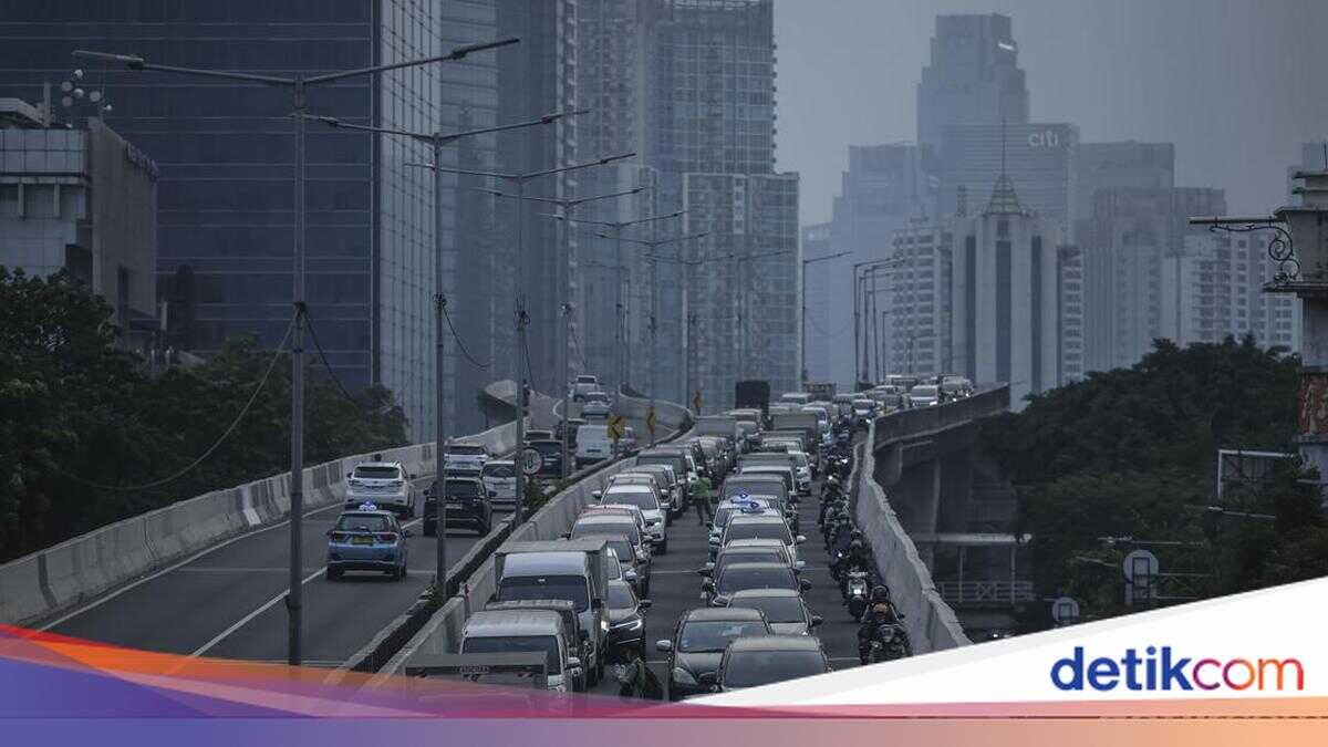 Viral Video of Motorcyclists Damaging Casablanca Elevated Road Barrier for Content Creation Prompts Police Investigation