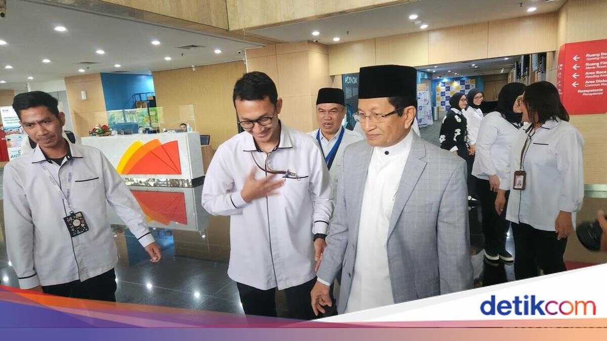 Religious Affairs Minister Explains Reason for Taking Private Jet to Inaugurate Sarkiah Hall in Takalar