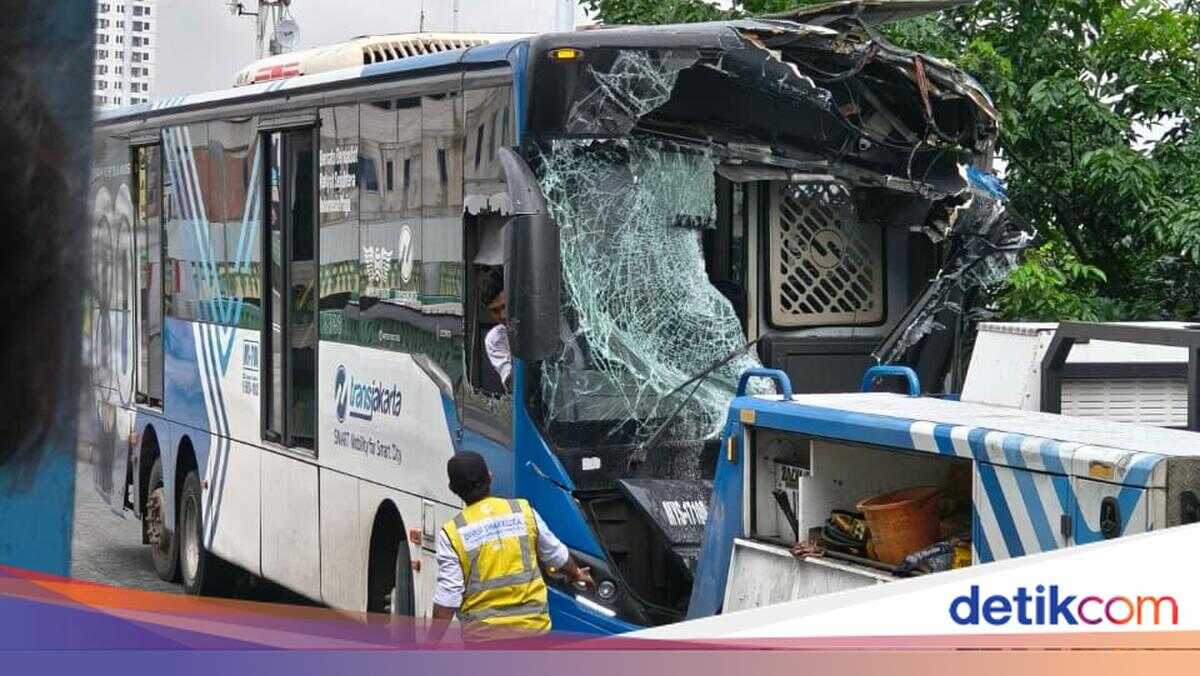 Police: Head-On TransJakarta Collision on Elevated Busway Caused by Driver Falling Asleep