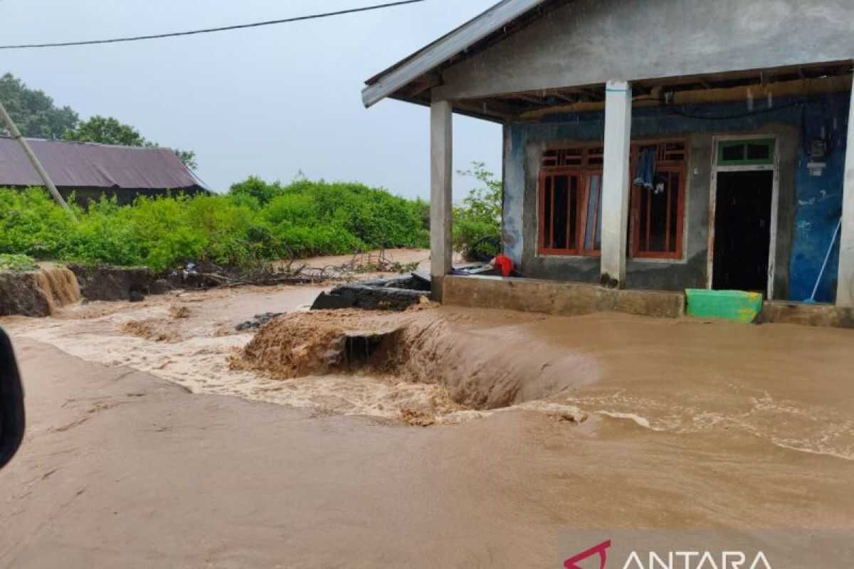 BNPB: West Nusa Tenggara Hit by Flooding After Two Consecutive Days of Heavy Rain