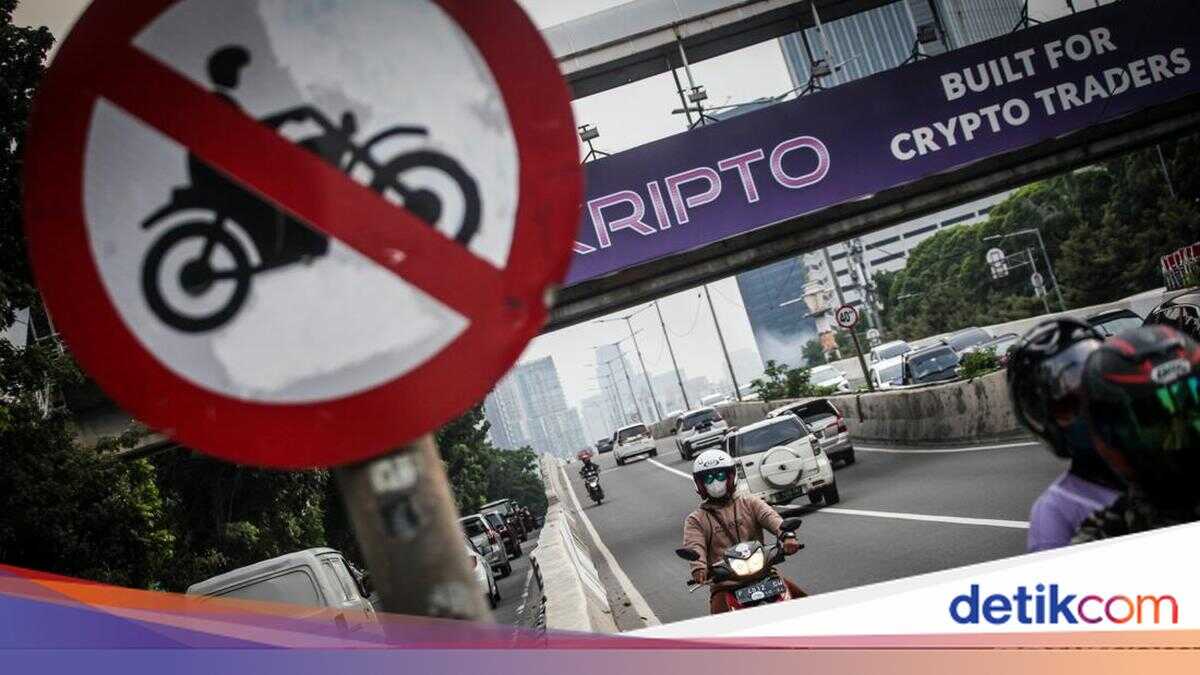 Police Hunt Motorcyclists Who Damaged Casablanca Elevated Road Barrier for Content Creation, Face Criminal Charges