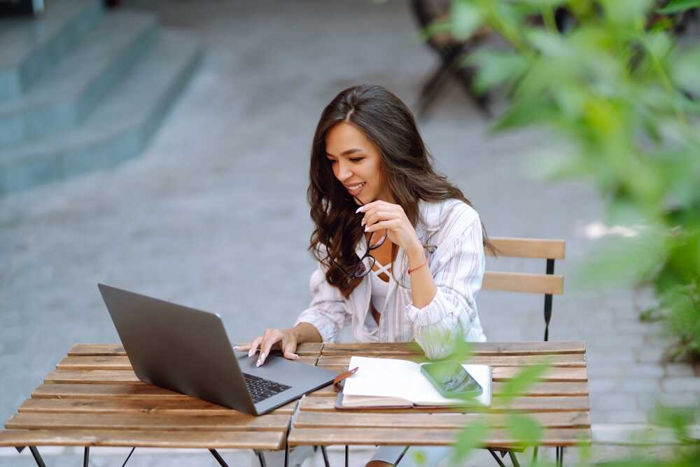 Remote Work Transformation Reshapes Indonesia's Economic Geography and Digital Growth