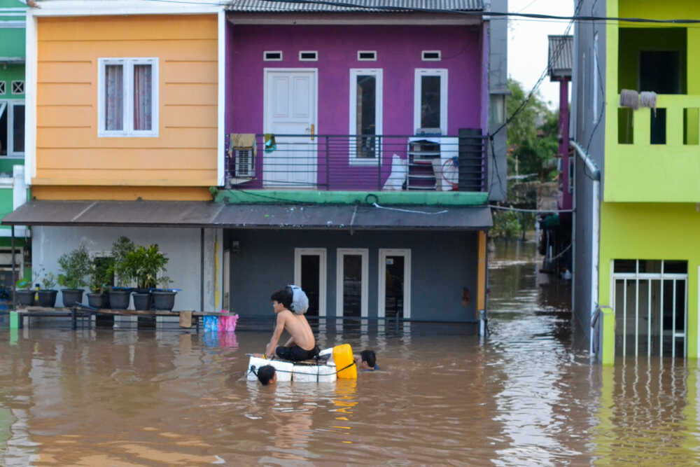 Jakarta Floods Displace Thousands as Heavy Rains Batter Indonesia's Capital
