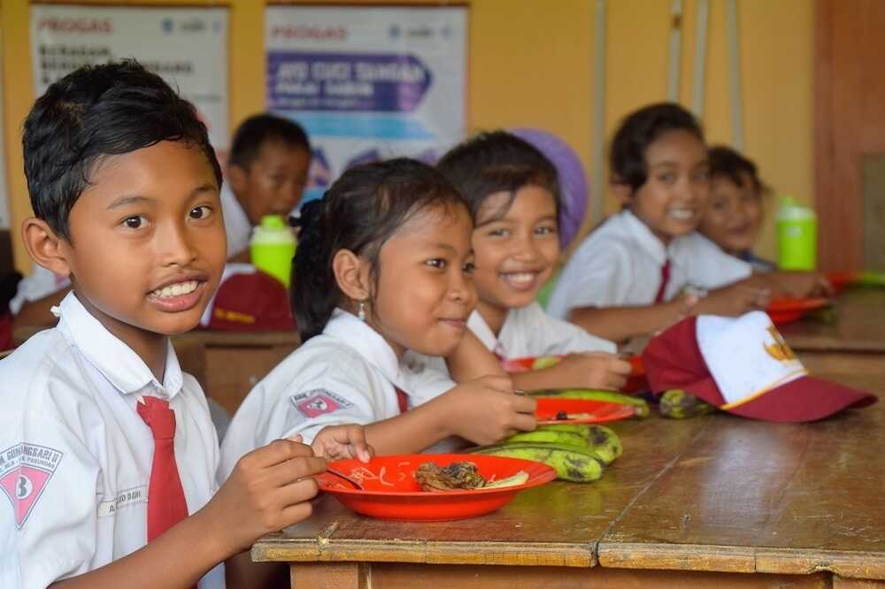 Minister Suharso Confirms Free School Meal Budget at Rp 15,000-20,000 Per Meal