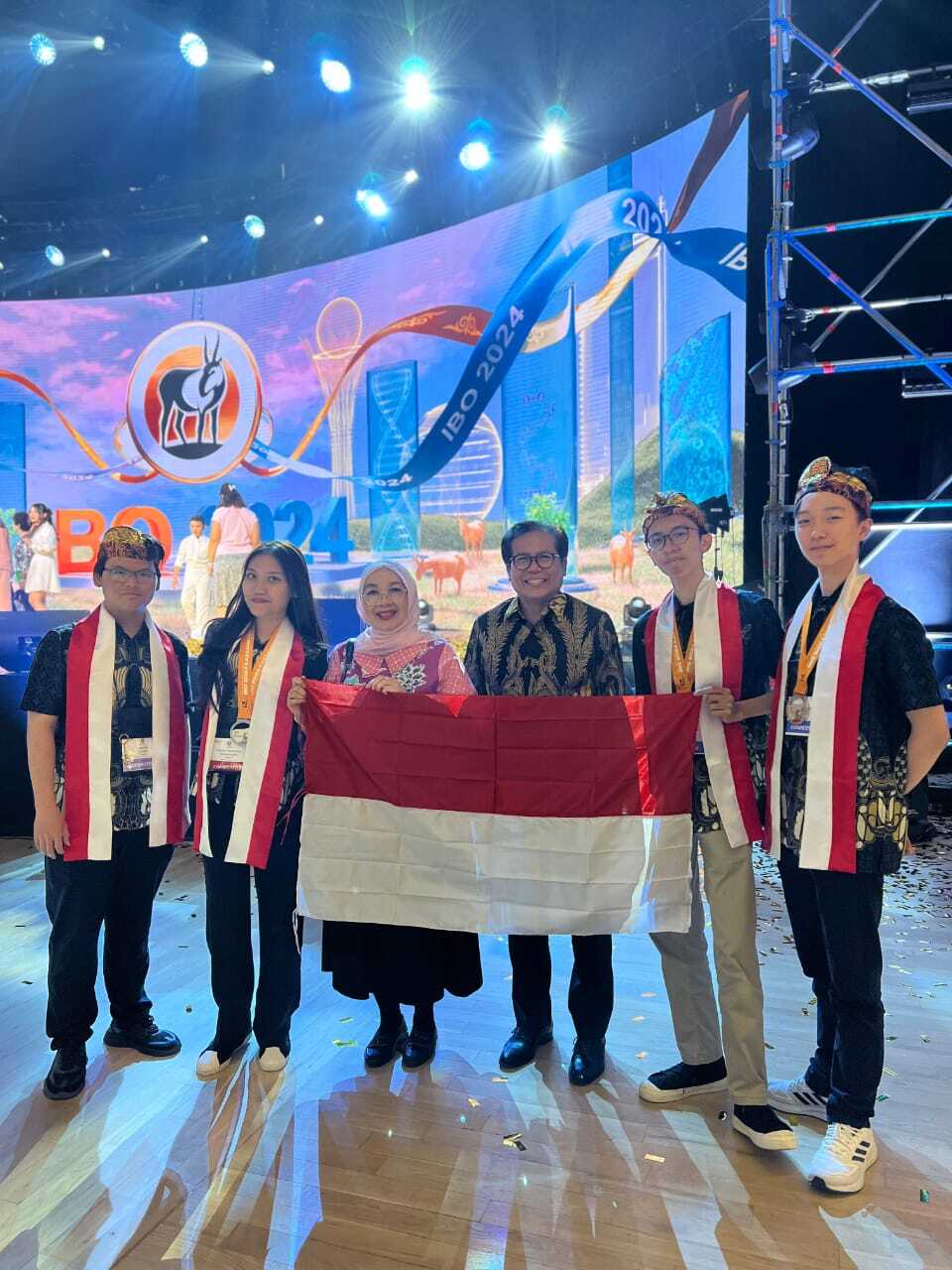 Indonesian Students Win Three Silver Medals at 35th International Biology Olympiad