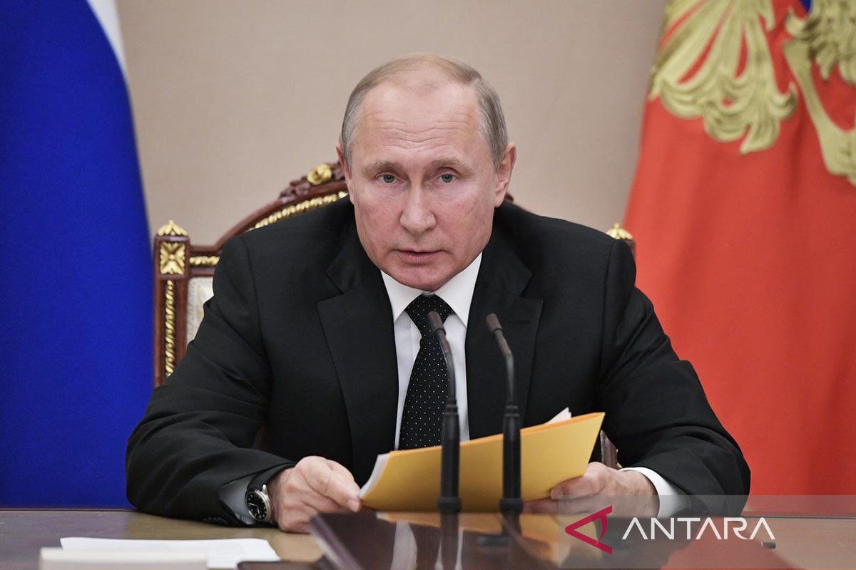 Putin declares nuclear triad development remains Russia's "absolute priority"
