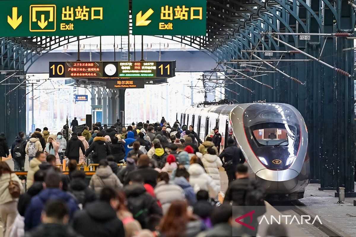China's Lunar New Year travel rush passes midpoint, records 5.08 billion trips